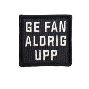 Ge Fan Aldrig Upp MkII Vit/Svart – Patch